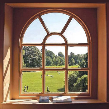 Глухое деревянное окно