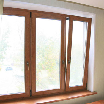 Поворотно-откидное деревянное окно