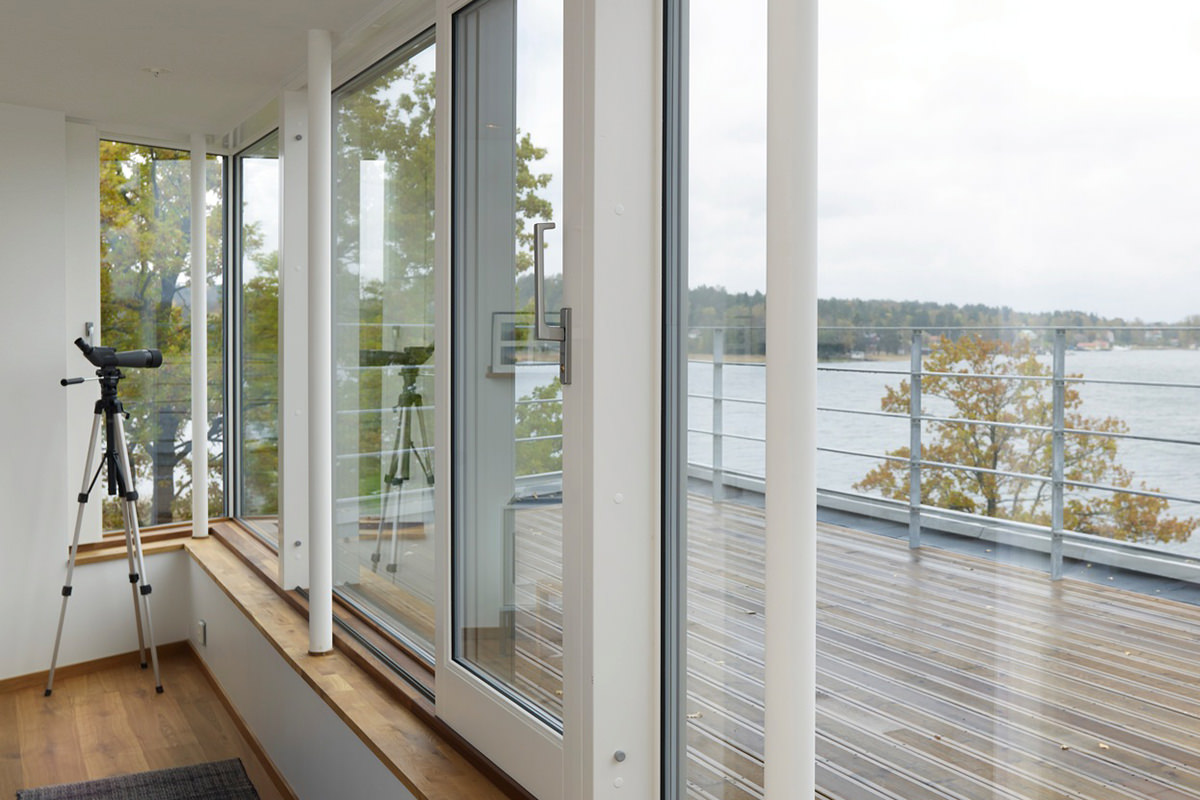 Деревянные оконные конструкции для остекления балконов
